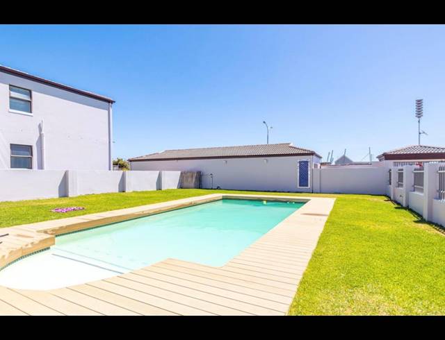 2 bed property to rent in BLOUBERGSTRAND